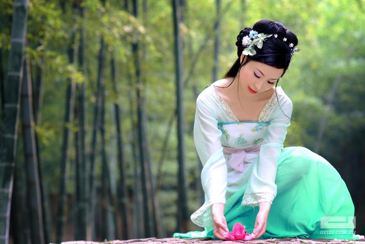 中国古典<em>服饰</em>