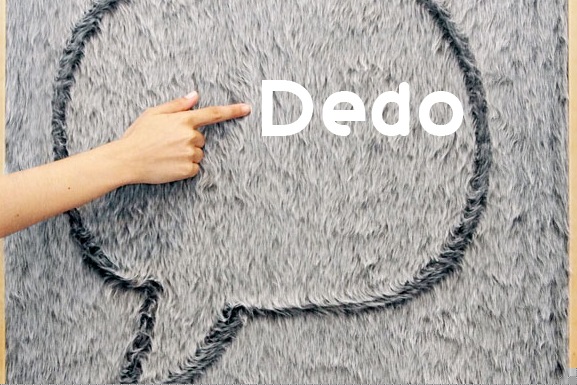 Dedo毛茸茸的黑板
