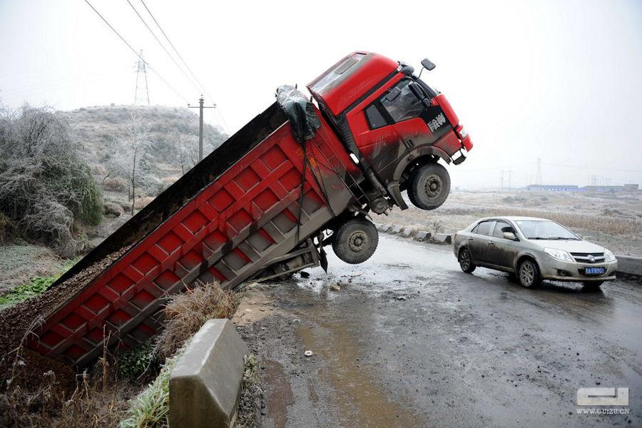 寒潮南下，湘黔桂三省遭冻雨袭击